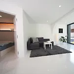 Edelweiss Rooms&app 招待所