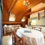 Edelweiss Rooms&app 招待所 3*