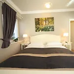招待所 Edelweiss Rooms&app 3*