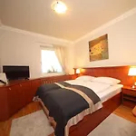 Edelweiss Rooms&app 招待所