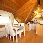 Edelweiss Rooms&app 招待所