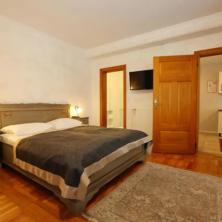 Pensionat Edelweiss Rooms&app