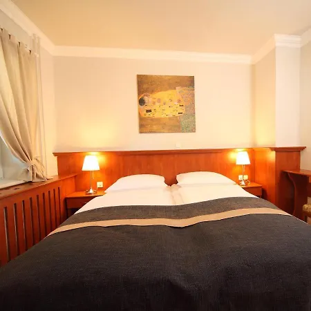 Edelweiss Rooms&app Pensionat 3*